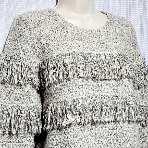 Mudpie Boho Beckham Fringe Oatmeal Sweater (M) - Picture 3 of 10